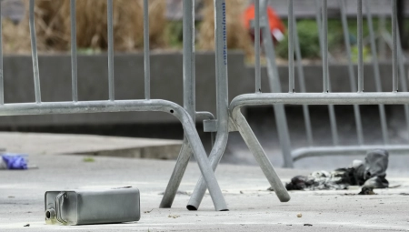 PREŽIVEO MUŠKARAC KOJI SE ZAPALIO ISPRED SUDA TOKOM SUĐENJA TRAMPU Evo u kakvom je stanju (FOTO)