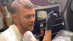 „POSLE TETOVIRANJA, IMA KAJANJA“ Primetila je slovnu grešku na sveže urađenoj tetovaži, njena reakcija šokirala majstora