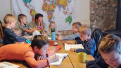TRUDNA BUKVALNO VIŠE OD 10 GODINA Rodila je 13 dece, 14-o je na putu, ovo je njena priča!
