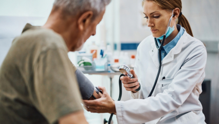 ČOVEK DOŠAO NA PREVENTIVNI PREGLED, LEKARI MU OTKRILI PREDINFARKTNO STANJE! Hitno ga uputili u Urgentni centar!