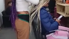 INTERVENISALA I POLICIJA Frizerka uzela makaze, pa OČERUPALA mušteriju (VIDEO)