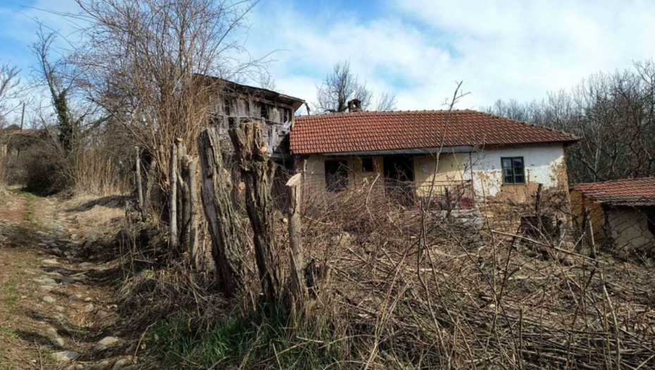 KUĆA OD 50 KVADRATA i 7.5 ARI PRODAJU SE ZA 3.000 EVRA Nalazi se u OVOM selu u Srbiji, jedna stvar je kod nje posebno tužna