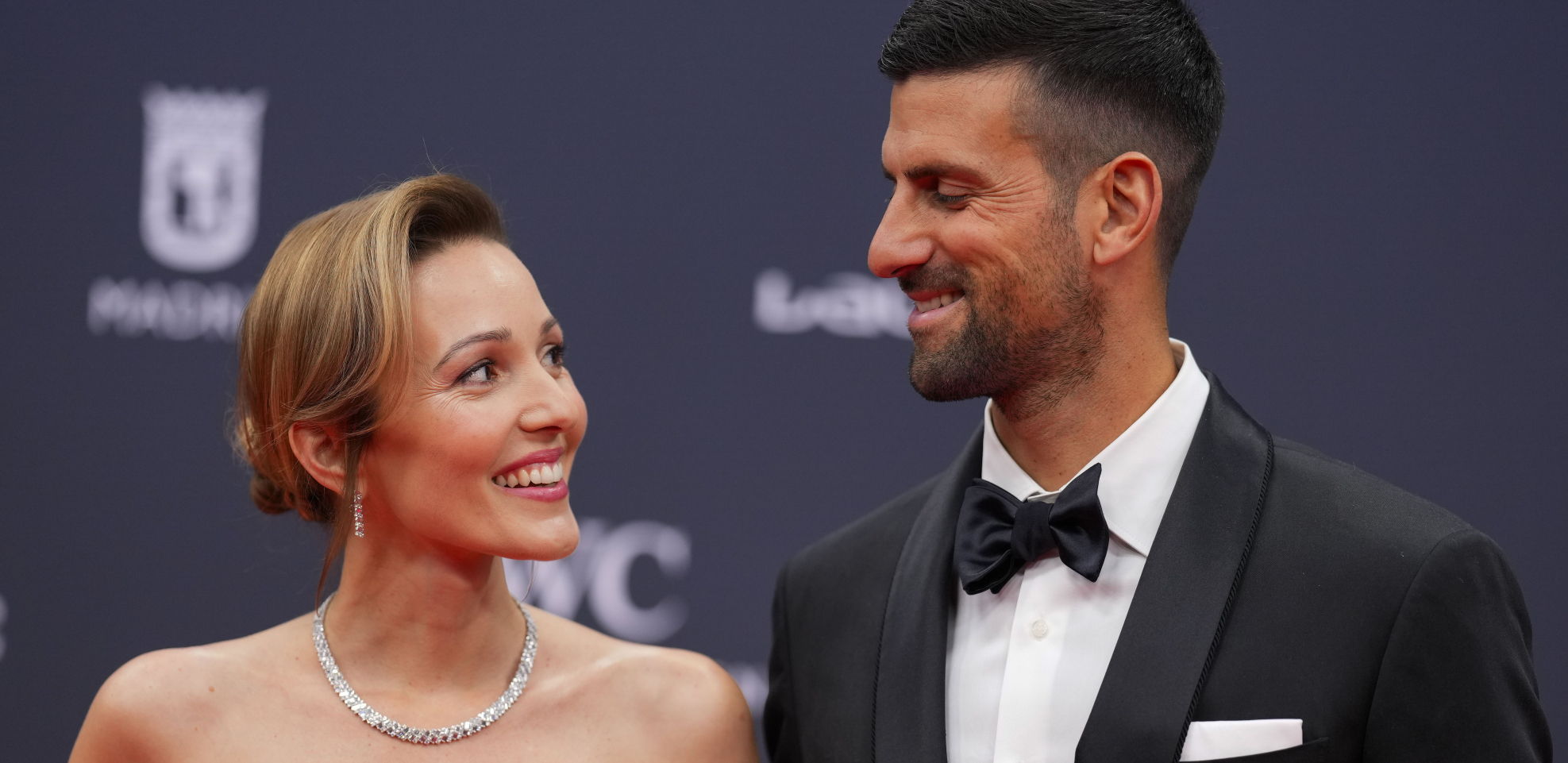 JELENA ĐOKOVIĆ OKO VRATA NOSI SKORO POLA MILIONA EVRA Novakova supruga zasenila sve prisutne, za stajling dala vrtoglavu sumu!