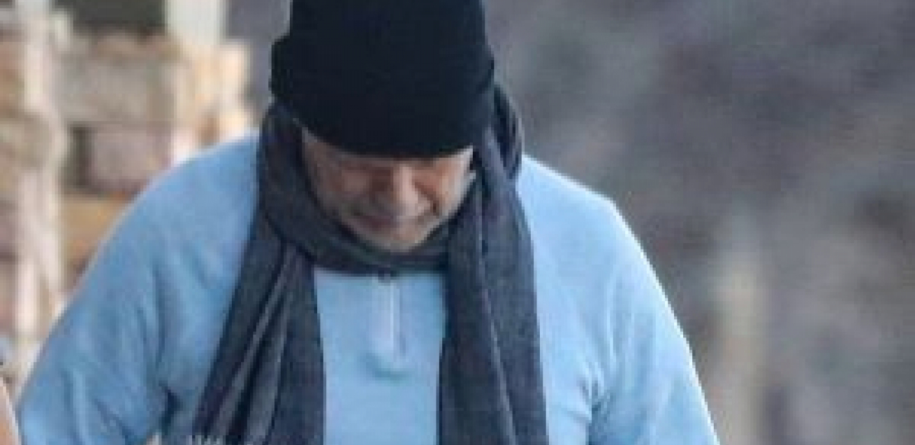 BRUS VILIS NEPREPOZNATLJIV, JEDVA HODA Pojavile se potresne fotografije slavnog glumca, bolest uzima maha