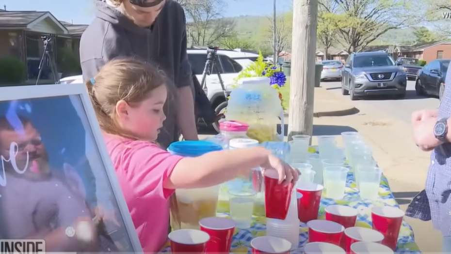 OVO ĆE VAM NATERATI SUZE NA OČI Devojčica (7) prodaje limunadu na ulici da bi skupila novac koji je joj je potreban ZA OVO (VIDEO)