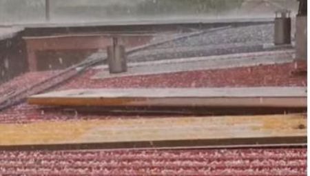 JAK GRAD U OKOLINI BEOGRADA: Sve tutnji, zabeleo se krov! Superćelijska oluja moguća do 18 sati