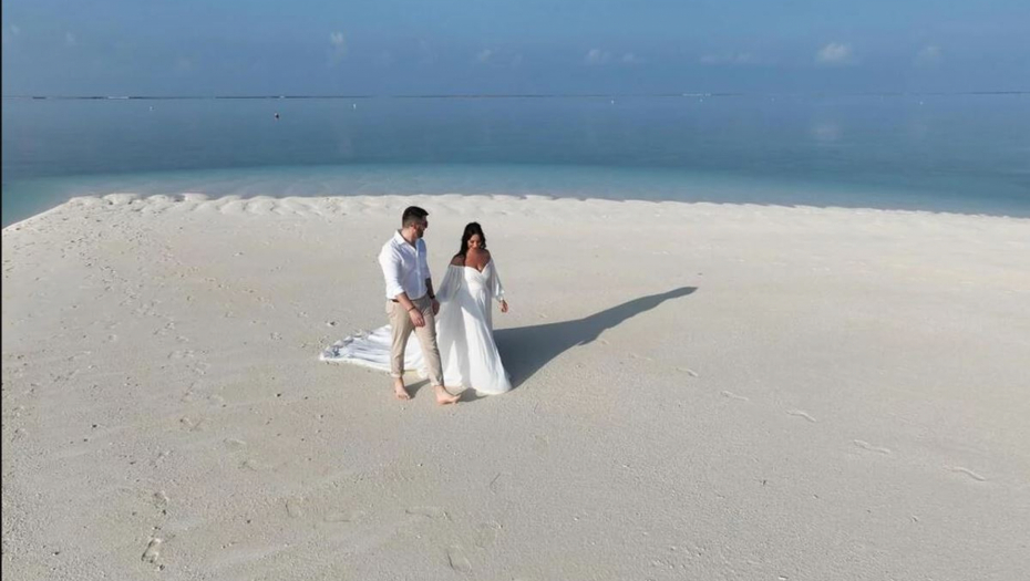 VALENTINA NIJE ŽELELA TRADICIONALNU SVADBU Venčala se na Maldivima, platila fotografa, tortu, šampanjac, dekoraciju, ali jedna stvar je napravila problem