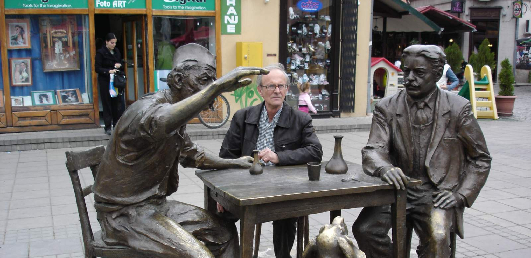 "TATA JE TAJ DAN KRENUO U ATELJE, A ONDA GA JE POKOSIO AUTO, U RUCI JE DRŽAO JEDAN PAPIR" Sin poginulog vajara iz Niša neutešan