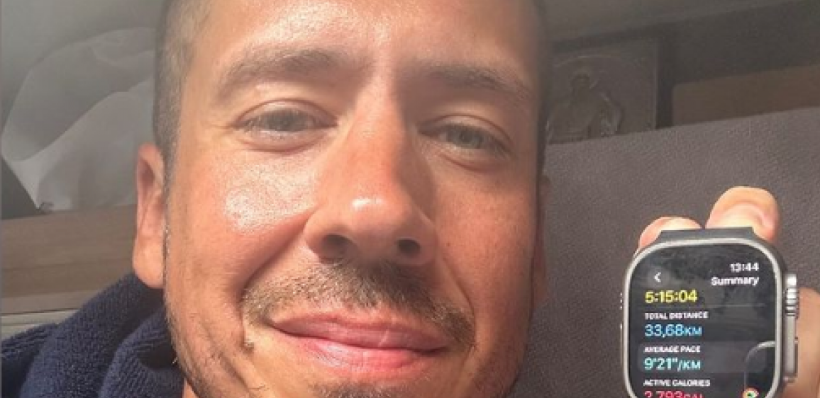 EVO SA KIM JE NIKOLA ROKVIĆ KRENUO PEŠAKA KA GRČKOJ Pevač nije sam na putovanju, a ovo su njegovi saputnici!