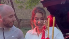 TEA PALA U ZAGRLJAJ NOVOM DEČKU Pripremio joj rođendansko iznenađenje, pevačica ne može da obuzda emocije!