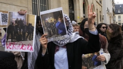STUDENTI PROTESTUJU U PARIZU Blokirali ulaz na univerzitet (FOTO)