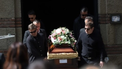 POTRESNI GOVOR LEDI KRV U ŽILAMA Sveštenik uputio dirljive reči na sahrani Bojane Janković, svima krenule suze