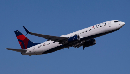 PREPOLOVIO SE AVION U RUSIJI: Na čarteru bila 41 osoba - 36 putnika i pet članova posade.