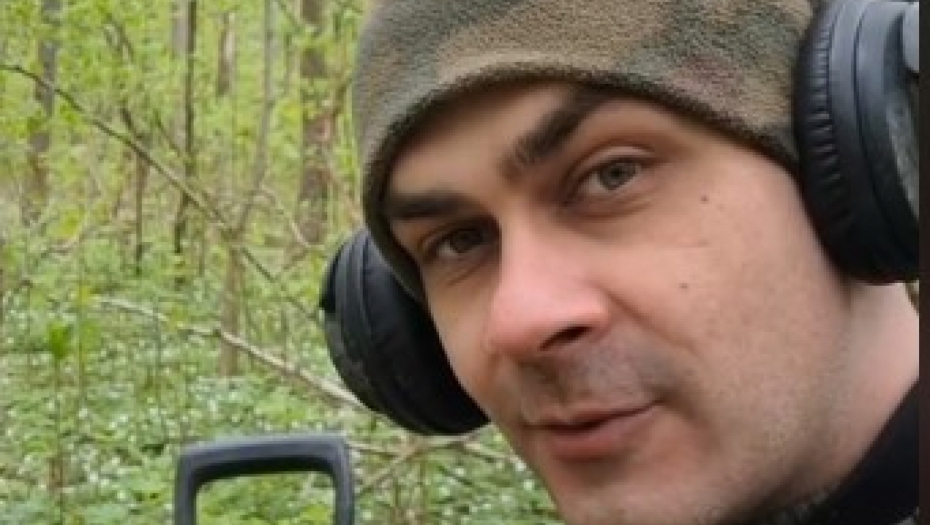 ČOVEK KOPAO BLATO, PA NAIŠAO NA NEVEROVATAN PREDMET U trenutku kada je detektor za metal zapištao, ostao je u šoku!