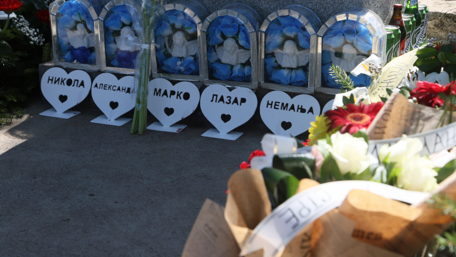 GODIŠNJI POMEN PUN BOLA I TUGE Jecaji roditelja prekidali tišinu