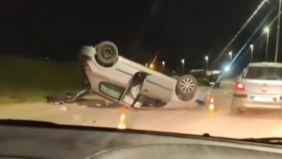 ŽESTOK UDES U VALJEVU Vozilo zavšilo na krovu (VIDEO)