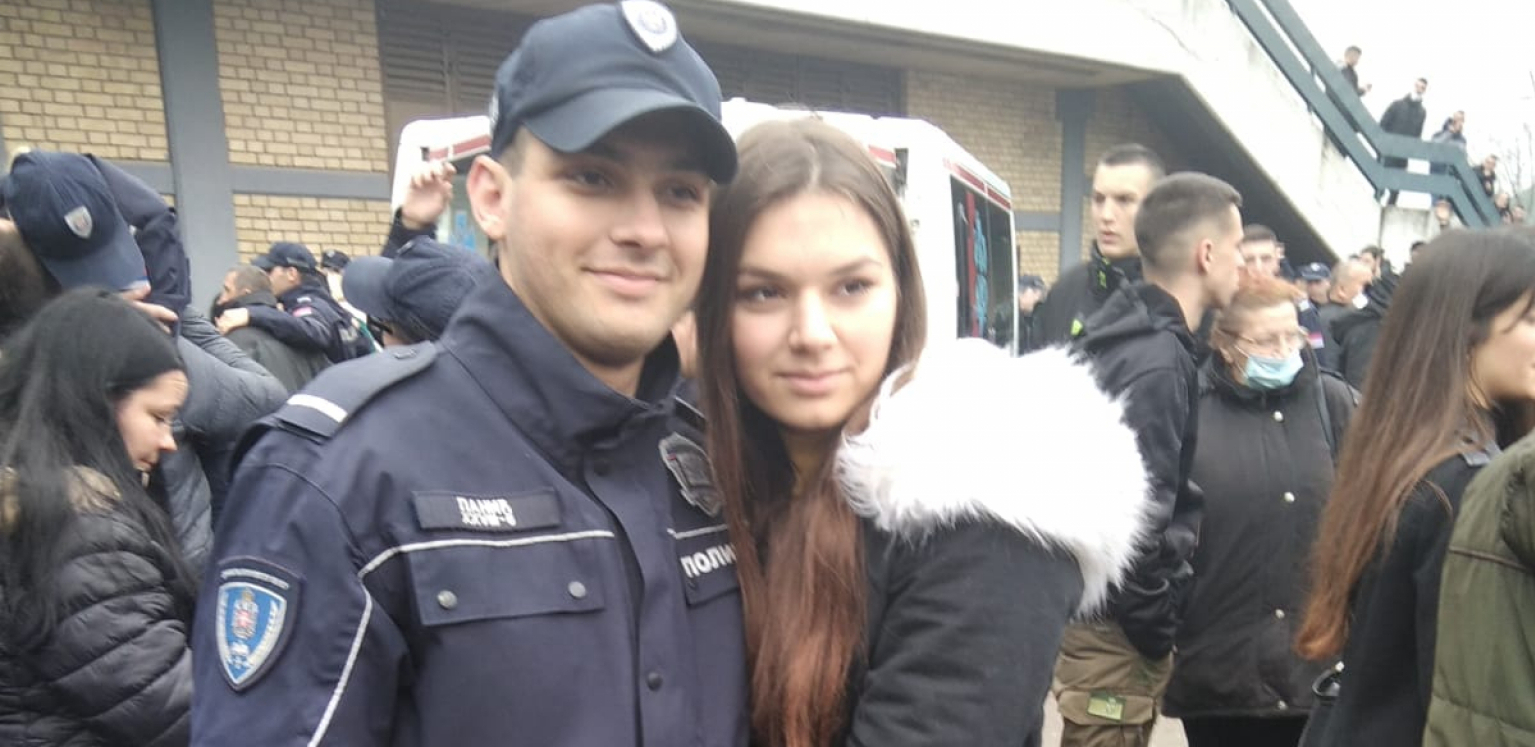 KRISTINA UJUTRO NAPISALA SASTAV O KOSTINIM ŽRTVAMA, A UVEČE JE UBIO UROŠ BLAŽIĆ Plakala zbog dece iz Ribnikara, pa i ona s bratom otišla među anđele