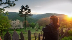 "SELI SMO U KAFIĆ I ČEKALI DA TATA AMINUJE" Albanka zbog Darka iz Aleksinca promenila veru, jedino joj ipak žao