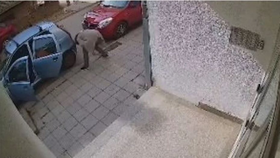 NIŠKI "PINK PANTER": U Nišu žena „u po bela dana“ krala betonske ploče sa trotoara (VIDEO)