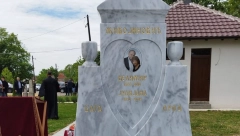PREMEŠTENI POSMRTNI OSTACI BATE ŽIVOJINOVIĆA Alo! u njegovom rodnom selu, legendarnom glumcu ispunjena poslednja želja