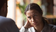 TREBA MU ŽENA KOJA ZNA KAD DA PRESTANE DA JEDE Izvređao je tokom dejta, devojka je ostala zapanjena onim što je čula