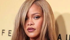 "IZGLEDA KAO DA JE TEK IZAŠLA IZ KUPATILA OGRNUTA PEŠKIROM", OPET SE SVI ZGROŽAVAJU Rijana u providnom ogrtaču ušetala na reviju, Ana Vintur se nije ni okrenula