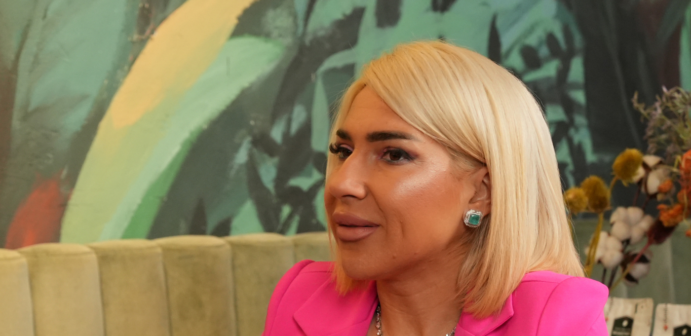 JOVANA JEREMIĆ SAMO U PEŠKIRU Voditeljka se snimala u nikad izazovnijem izdanju: U pauzi od posla