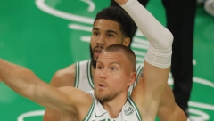 VELIKO POJAČANJE Boston za finale jači za Porzingisa