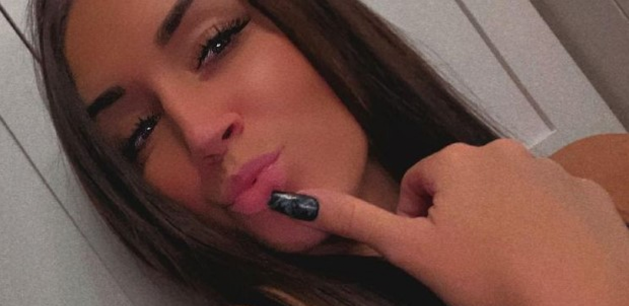 VRELI SNIMAK POLICAJKE VERE NAPRAVIO SKANDAL Igrala šefu u krilu pa otpuštena - napravila je samo jednu grešku!