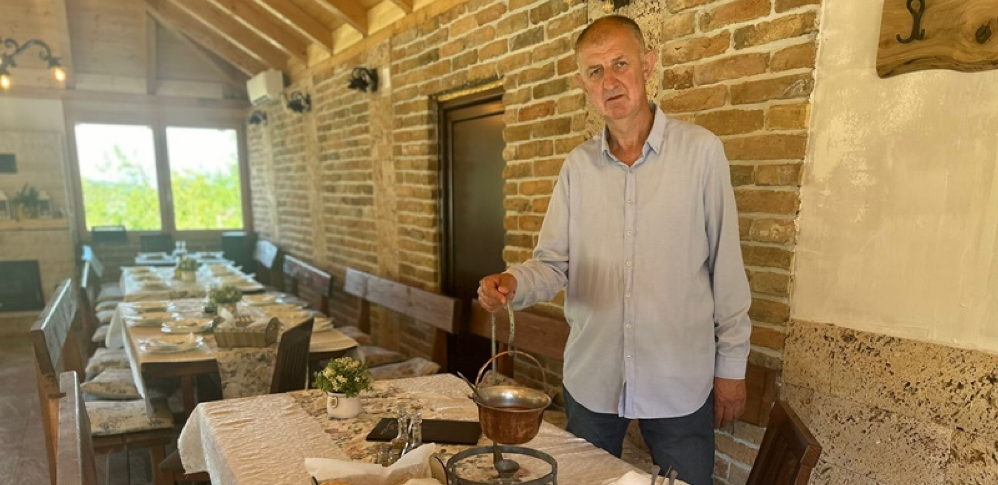 NIJE ČAČAK SAMO MASNA PRASETINA! Milan svoju vikendicu pretvorio u restoran u kom se jede samo POSNA hrana! (FOTO)