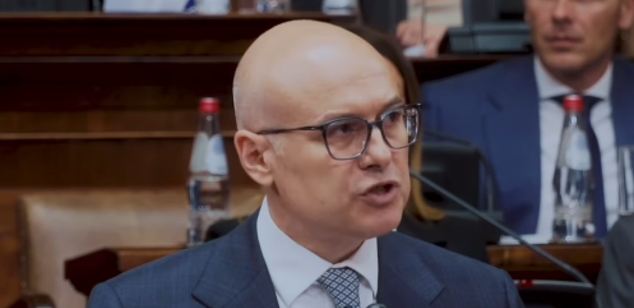 "BRAVO, MILOŠE! ČЕSTITAMO NA SVЕMU ŠTO SI URADIO ZA NAS I NAŠ GRAD!" Evo kako su novosadski naprеdnjaci čеstitali Vučеviću izbor za prеmijеra