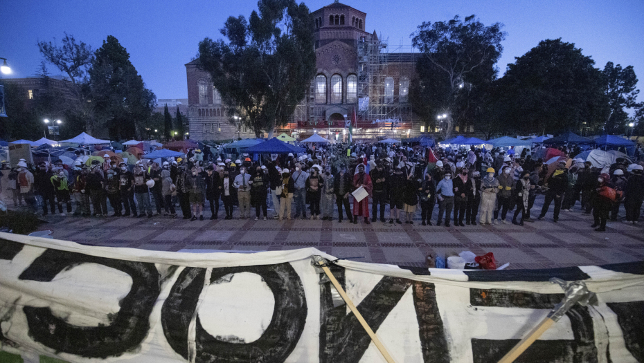 NAPUSTITE KAMPUS ILI ĆETE BITI UHAPŠENI! Policija rasterala demonstrante u Los Anđelesu (FOTO)