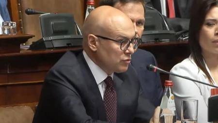 "VI, LIČNO!" Vučević postavio Aleksića TAMO GDE MU JE MESTO: "Juče ste mi rekli da ubrzam kad sam govorio o Kosovu i Metohiji"