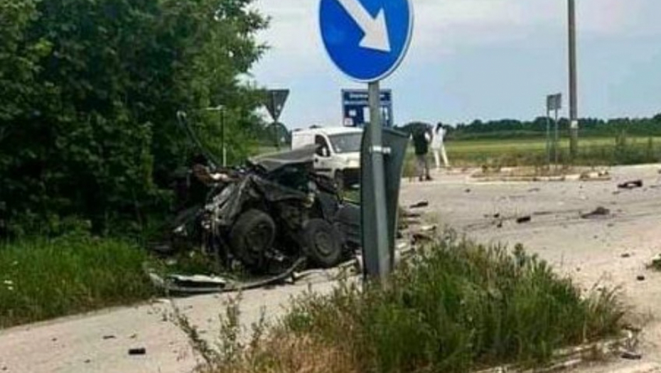 AUTOMOBILOM UDARIO U KAMENI KRST Vozač (19) ostao na mestu mrtav