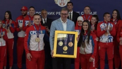 MEDALJE Ovo je poklon boksera za predsednika Vučića (FOTO)