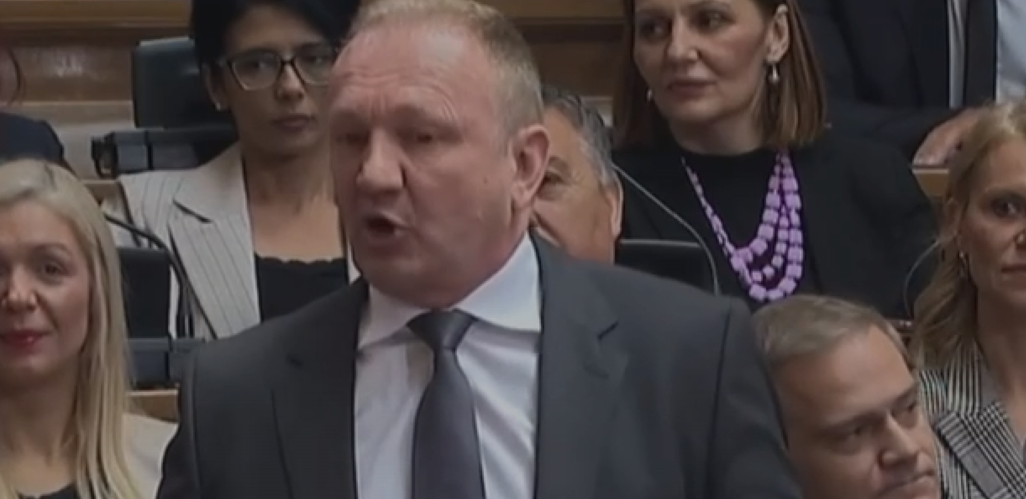 ĐILAS UOČI SVESRPSKOG SABORA UDARIO NA SRBE IZ RS, NJEGOV SIMPATIZER URADIO NEŠTO GNUSNO Vođa propale opozicije morao je na nekom da iskali svoj bes zbog debakla