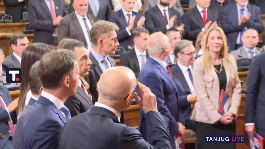 MINISTRI POLOŽILI ZAKLETVU U DOMU NARODNE SKUPŠTINE Izabrana nova Vlada Srbije, prisustvovao predsednik Vučić (VIDEO)