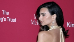 DEKOLTE DO PUPKA I GOLA LEĐA Emili Ratajkovski u haljini koja više otkriva nego što skriva