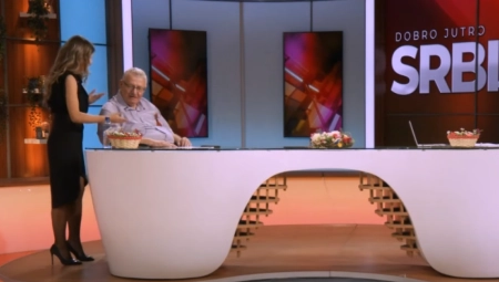 ŠEŠELJ NIJE ZNAO O ČEMU SE RADI Kruna u programu uživo ustala i došla do lidera radikala - Ne mogu da dopustim da se blamiramo
