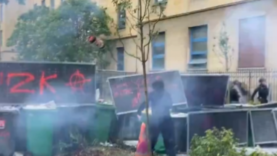NEMILE SCENE U SRCU EVROPE U Parizu je opšti haos, gnev je sve veći! Policija upala na univerzitet i u školu