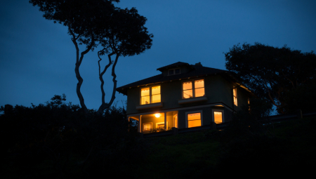 OTKRILA TAJNU SOBU U PODRUMU KUĆE Ono što je tamo pronašla ledi krv u žilama, pratioci je preklinjali da nosi rukavice! (VIDEO)