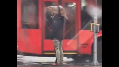 KAPA DOLE, LEGENDO! Ono što je ovaj Beograđanin uradio, malo ko bi: Prizor RAZNEŽIO građane! (VIDEO)