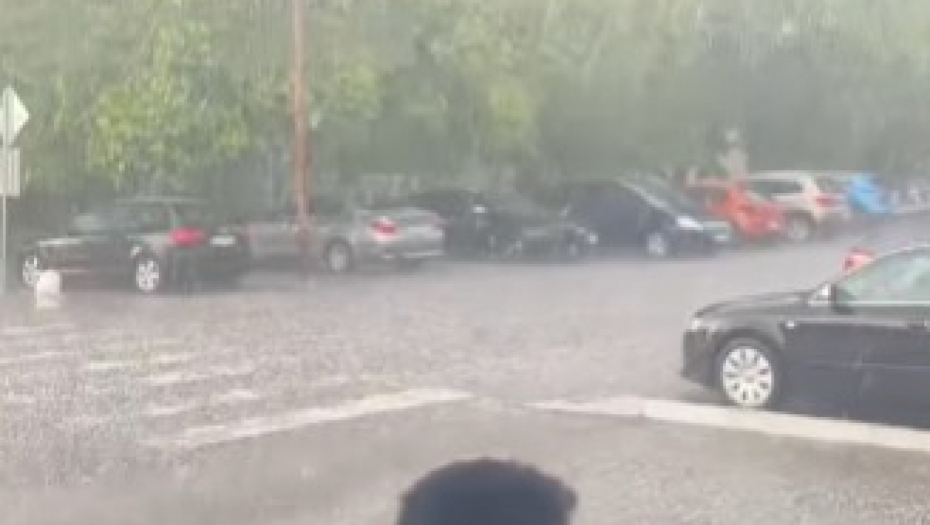 NEZAPAMĆENI PLJUSAK U SRBIJI Nebo se otvorilo, pogledajte kako lije kod Kikinde (VIDEO)