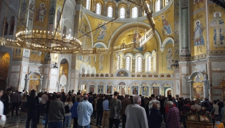 ALO! NA JUTARNJOJ LITURGIJI U HRAMU SVETOG SAVE! Najradosniji hrišćanski praznik vernici dočekuju na ovom svetom mestu! (FOTO/VIDEO)