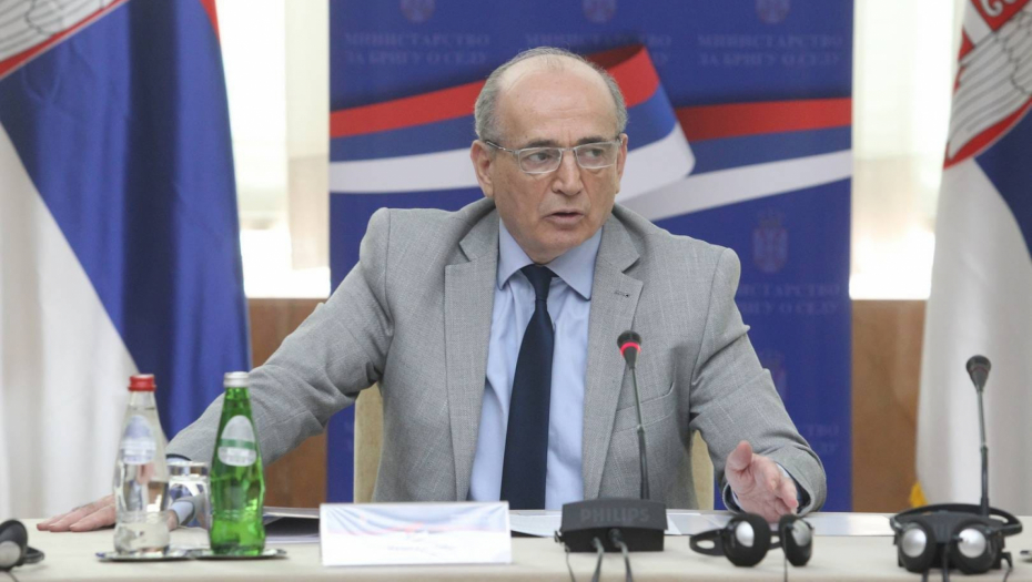"NEKA U DOMOVE VERNIKA VASKRS DONESE HRIŠĆANSKU LJUBAV, ZDRAVLJE, SLOGU, RADOST I SREĆU"  Čestitka ministra za brigu o selu Milana Krkobabića povodom pravoslavnog Vaskrsa