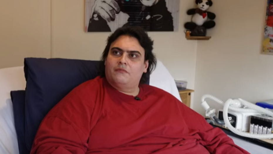 PREMINUO NAJTEŽI MUŠKARAC U VELIKOJ BRITANIJI Evo koliko je kilograma imao (VIDEO)