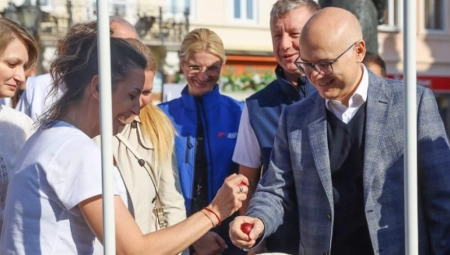 BRIGA O LJUDIMA UVEK JE BILA I OSTAĆE NAŠE JEDINA POLITIKA: Premijer Vučević Vaskrs provodi sa Novosađanima! (FOTO)
