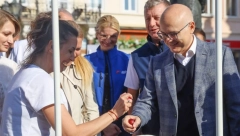 BRIGA O LJUDIMA UVEK JE BILA I OSTAĆE NAŠE JEDINA POLITIKA: Premijer Vučević Vaskrs provodi sa Novosađanima! (FOTO)