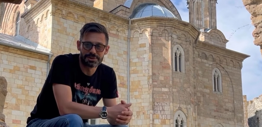 NAŠ GLUMAC OTIŠAO U MANASTIR Vasić čestitao Uskrs i apelovao na roditelje da urade jednu stvar
