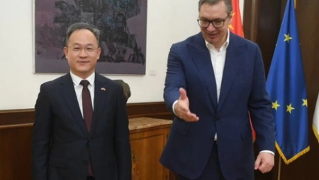 "PONOSNI NA ČELIČNO PRIJATELJSTVO S KINOM" Vučić se sastao sa kineskim ambasadorom Li Mingom (FOTO)